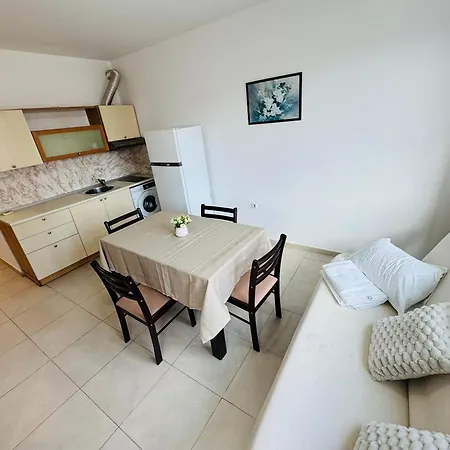 Sunny House 203 One Bedroom Apartament